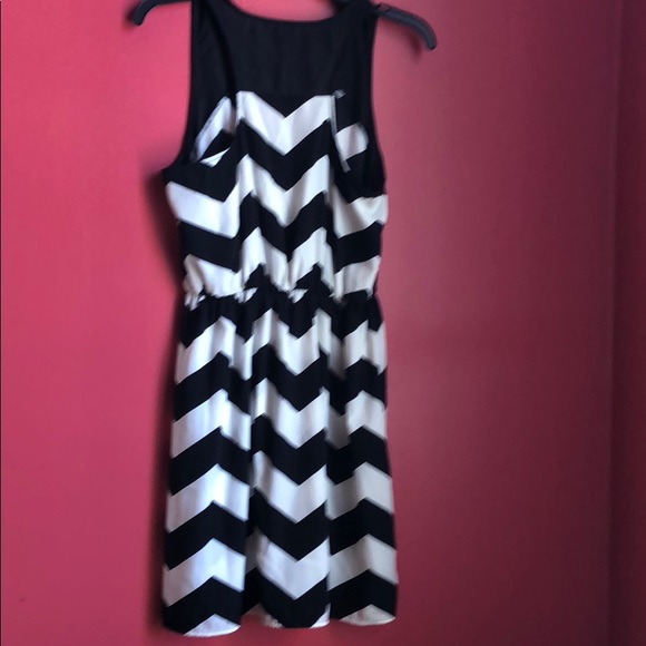 black and white dress - Picture 4 of 5